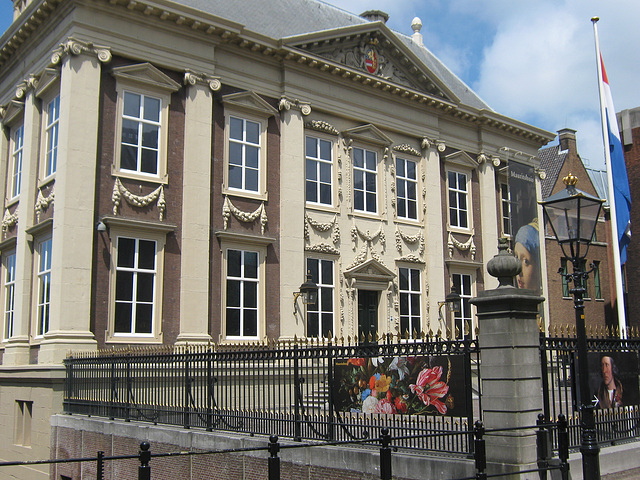 Mauritshuis - muzeo en Hago kun plejparte pentraĵoj de Ora Epoko