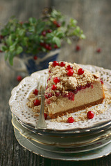 Halvaa-juustukook pohladega / Halva cheesecake with lingonberries
