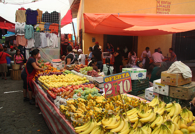 Auf dem Wochenmarkt in Malinalco