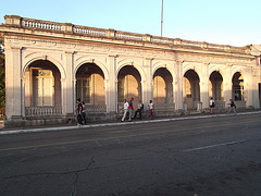 Peatones en la sombra / Shady pedestrians - 23 avril 2012.