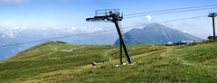 Vom Monte Baldo nach Norden über die Startplätze für Gleitschirm- und Drachenflieger.  ©UdoSm