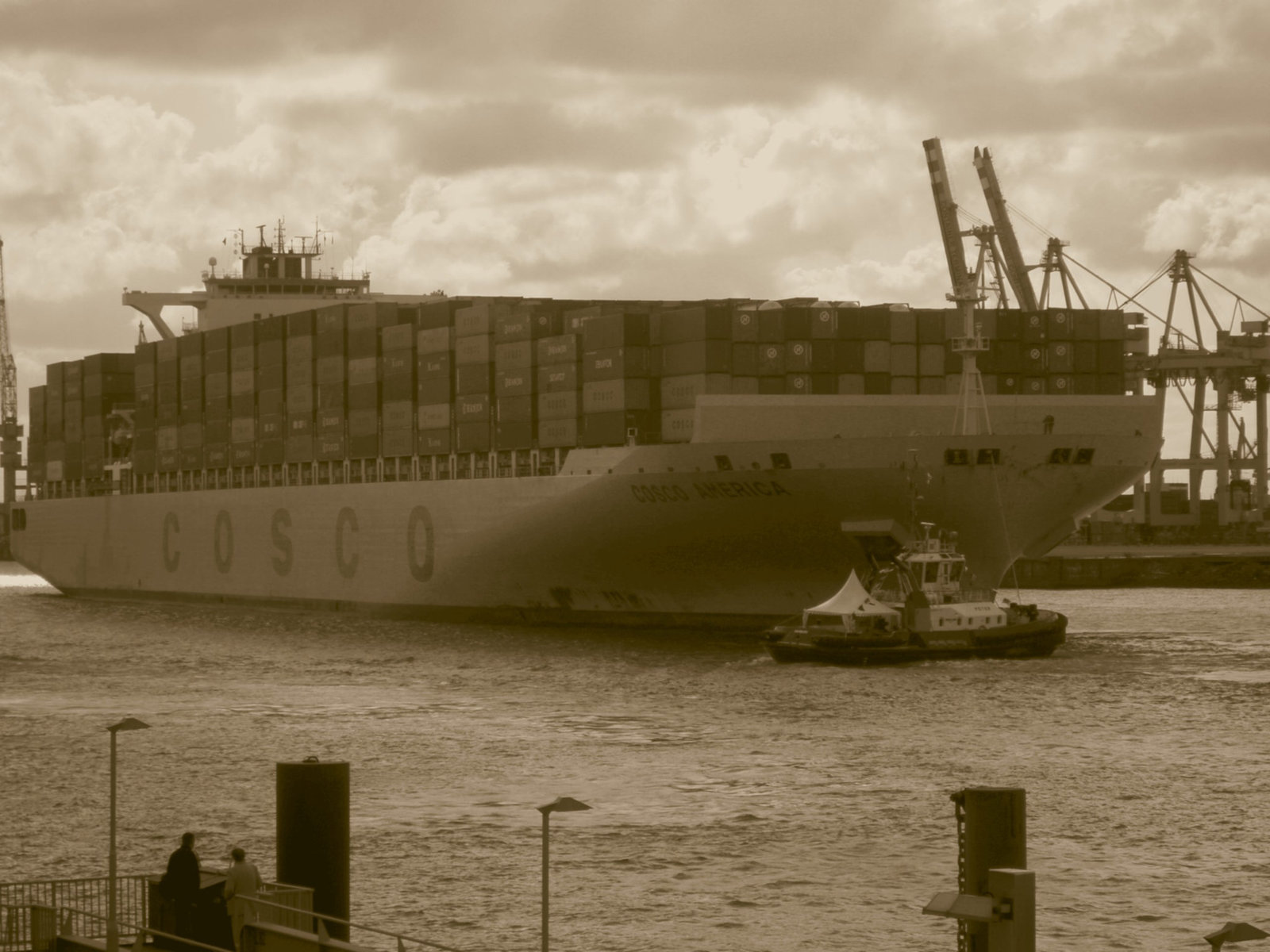 Containerschiff  COSCO  AMERICA