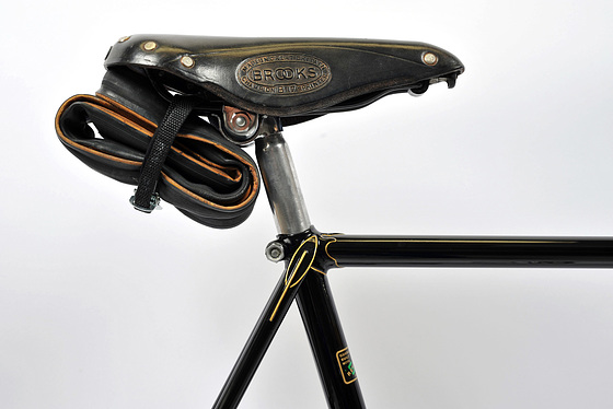 Top eye decorated by simple post. Brooks Champion Sprinter saddle on Reynolds alloy seat post. (2014)