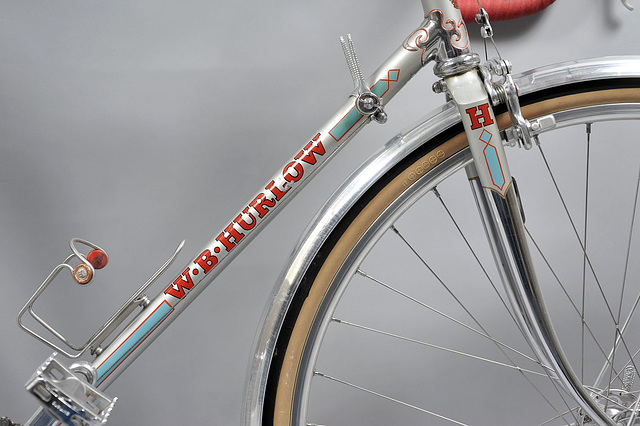 Down tube lettering and blue panel decoration (2013)