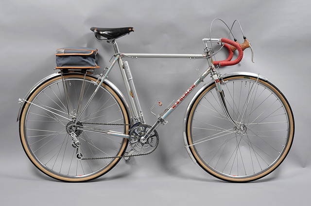 Full view, with rack top bag. 700c x 32mm tires (2013)