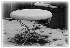 Je vous invite à faire un barbecue..nous ferons un trou dans la neige pour mettre l'assiette sur la table....