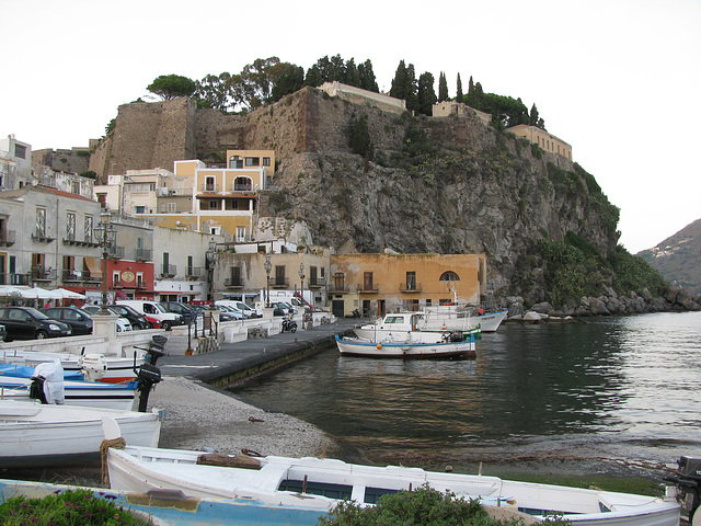 Lipari Stadt Marina Corta Herbst 2014