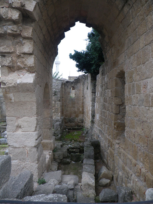 Ruines médiévales en cours de fouille...