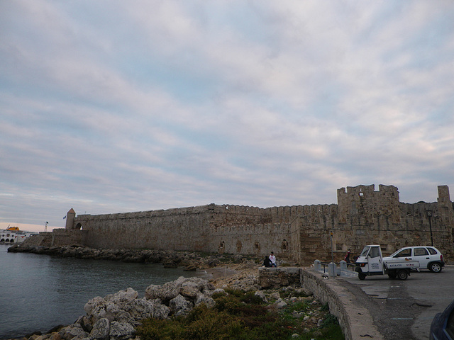 Murs de Rhodes, près du port.