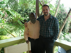 Kun Alphonse Waseka, kunordiganto de la orfejo de Goma (Kongolando), kiu vojaĝis al Kigali por konatiĝi kun mi