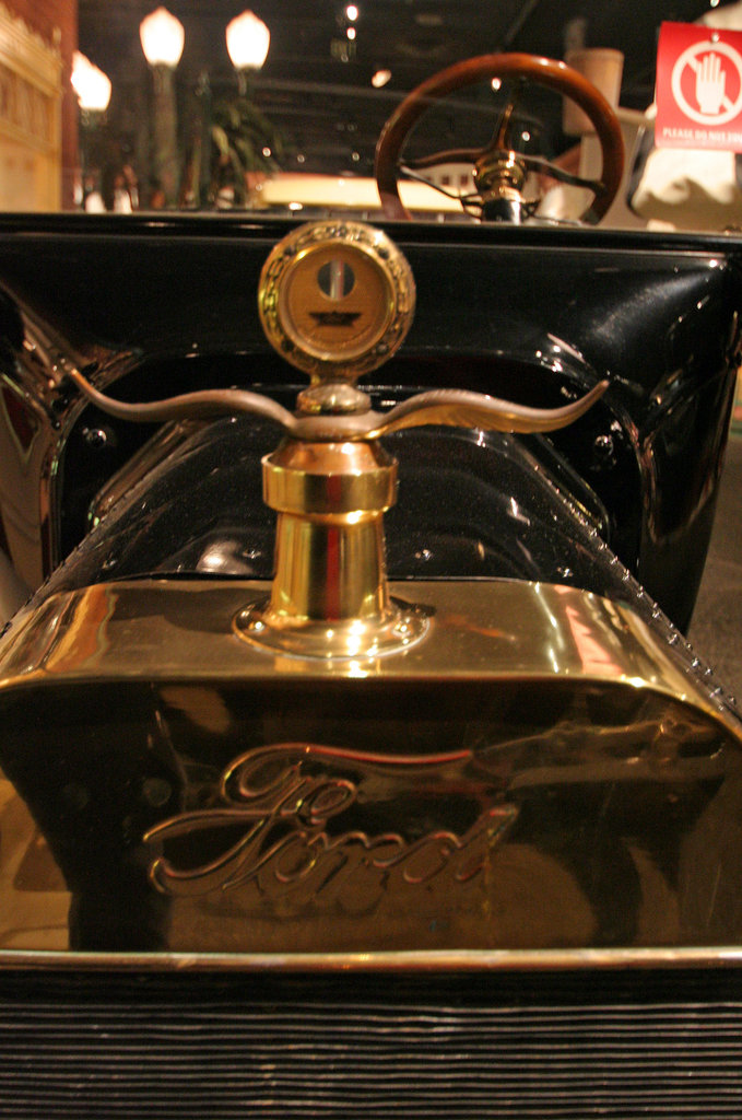 1915 Ford Model T Runabout - Petersen Automotive Museum (8001)