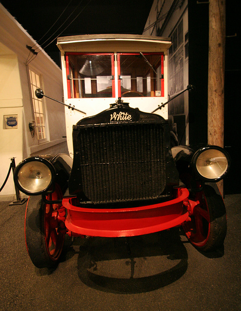 1921 White Tanker Truck - Petersen Automotive Museum (7985)