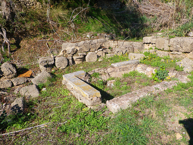 Petit bassin à revêtement de marbre, villa hellénistique.