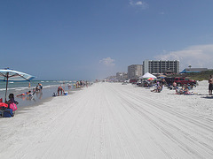 Vamos a la playa !  Beach perspective /  Plage allongée.