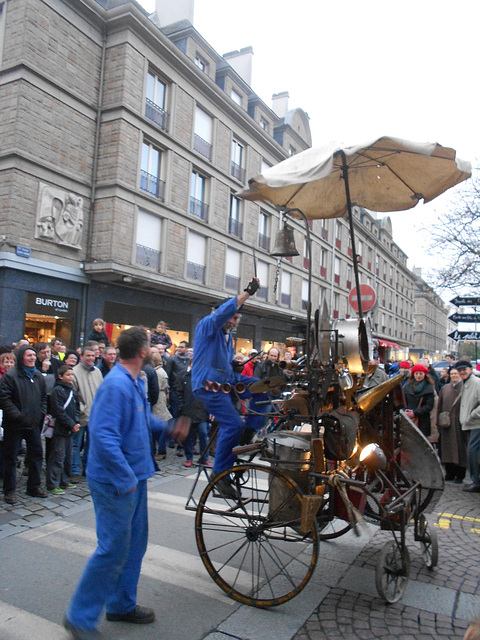 cymbalobylette déambulation tonitruante et motorisée