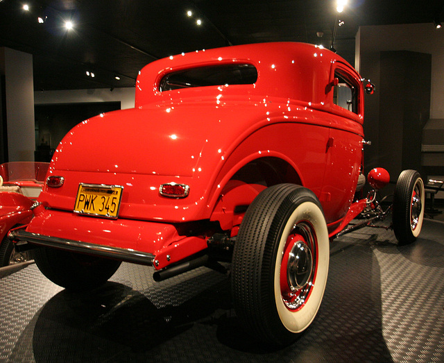 1932 Ford Deuce Coupe - Petersen Automotive Museum (8112)