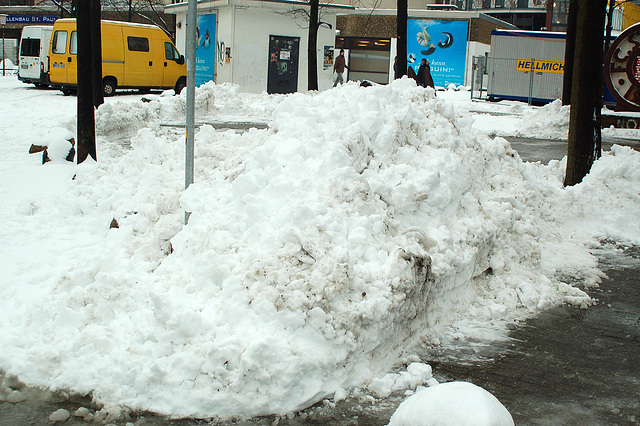 Schneemassen beim Spiel gegen Aue!