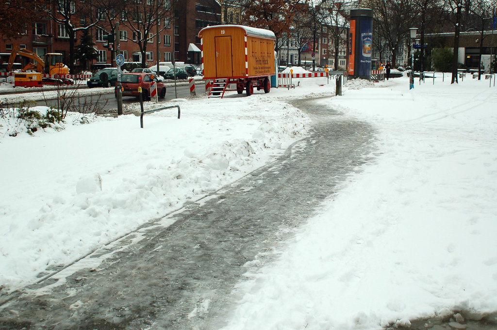 Schneemassen beim Spiel gegen Aue!