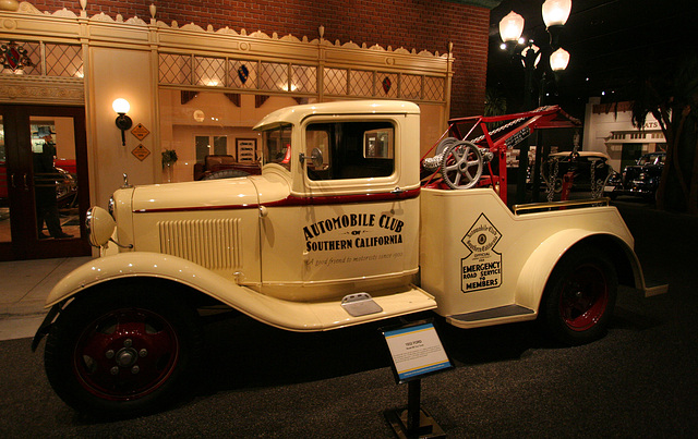 1932 Ford Model BB Tow Truck - Petersen Automotive Museum (8004)