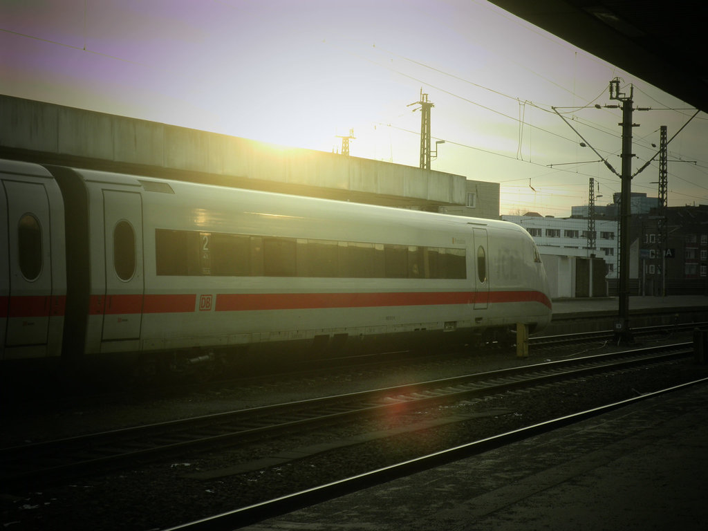 ICE im Sonnenaufgang