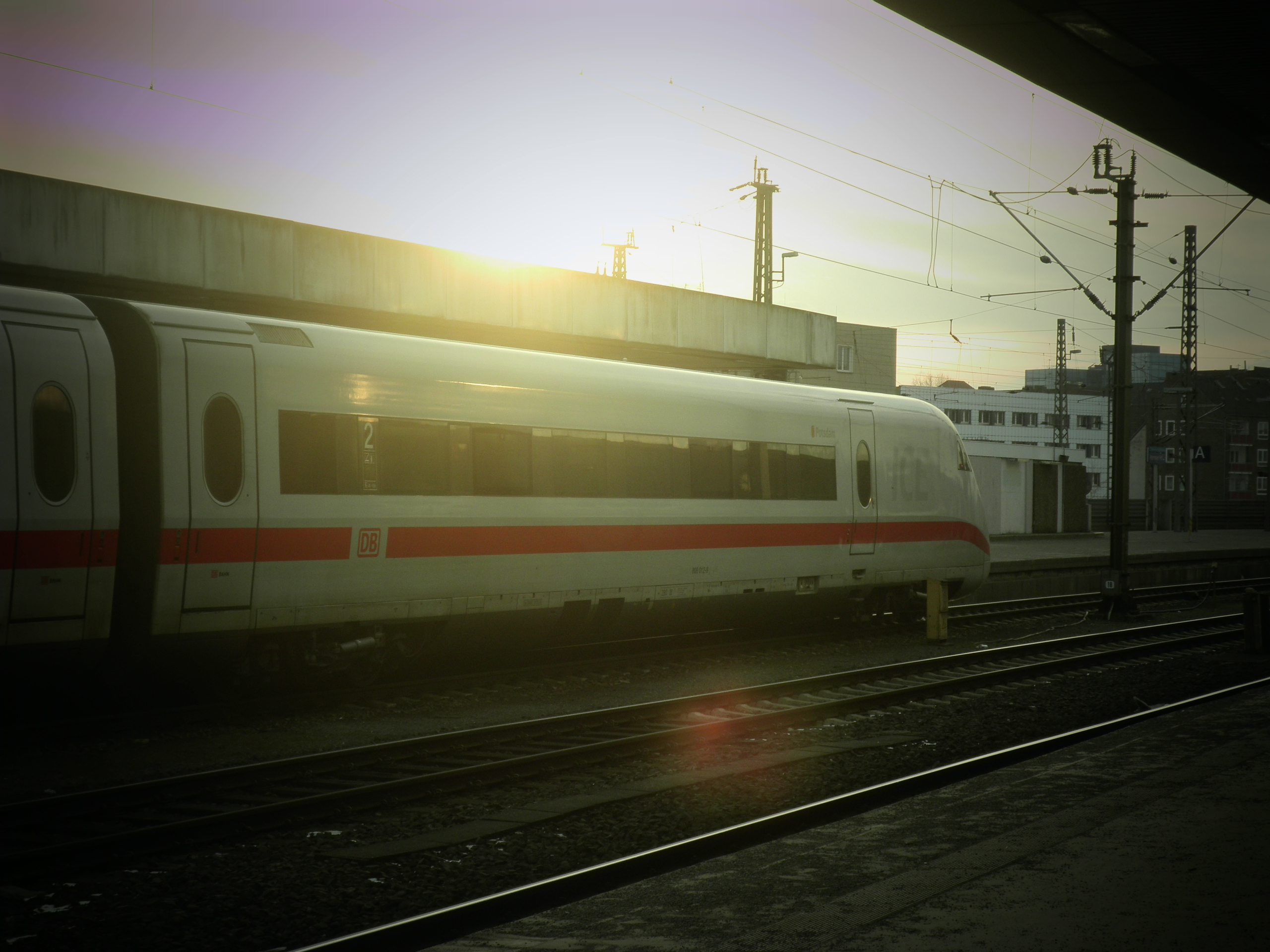 ICE im Sonnenaufgang