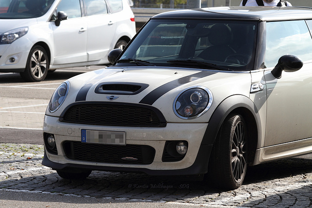 Mini auf dem Parkplatz