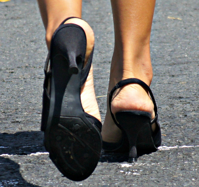 naturallizer prissy sandals
