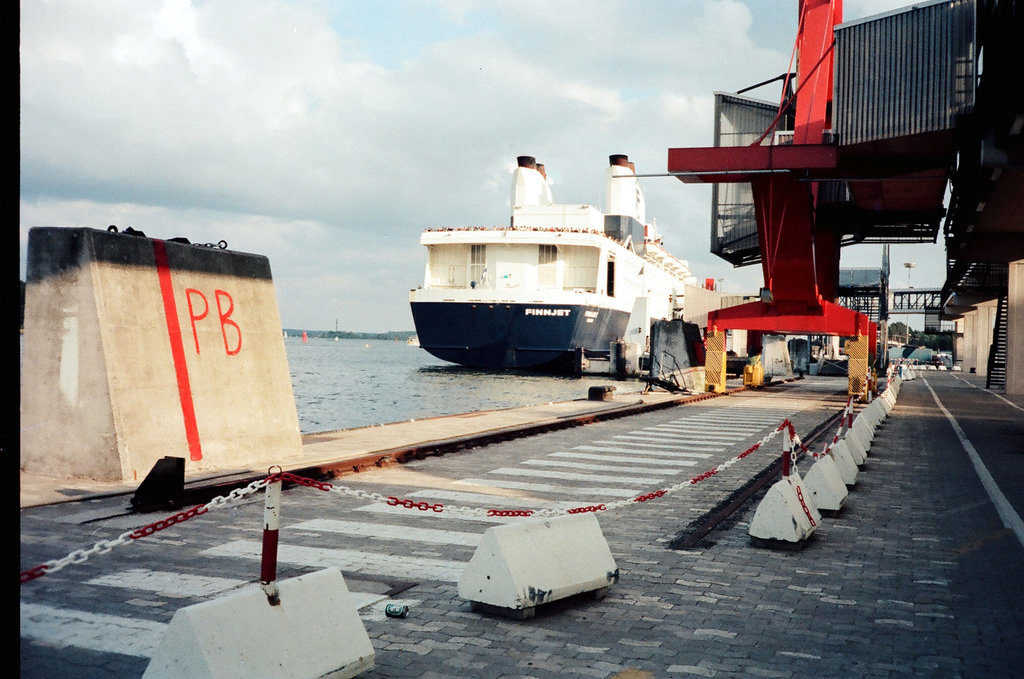ehem. Fährterminal und Heckansicht der Finnjet