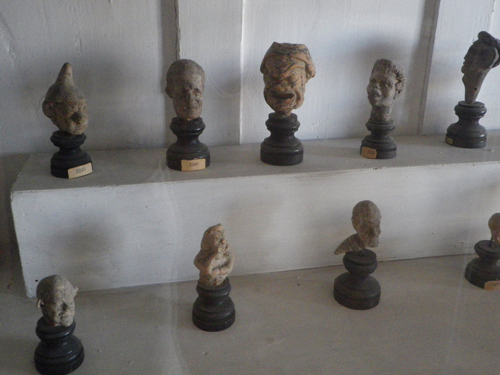 Objets en terre cuite.