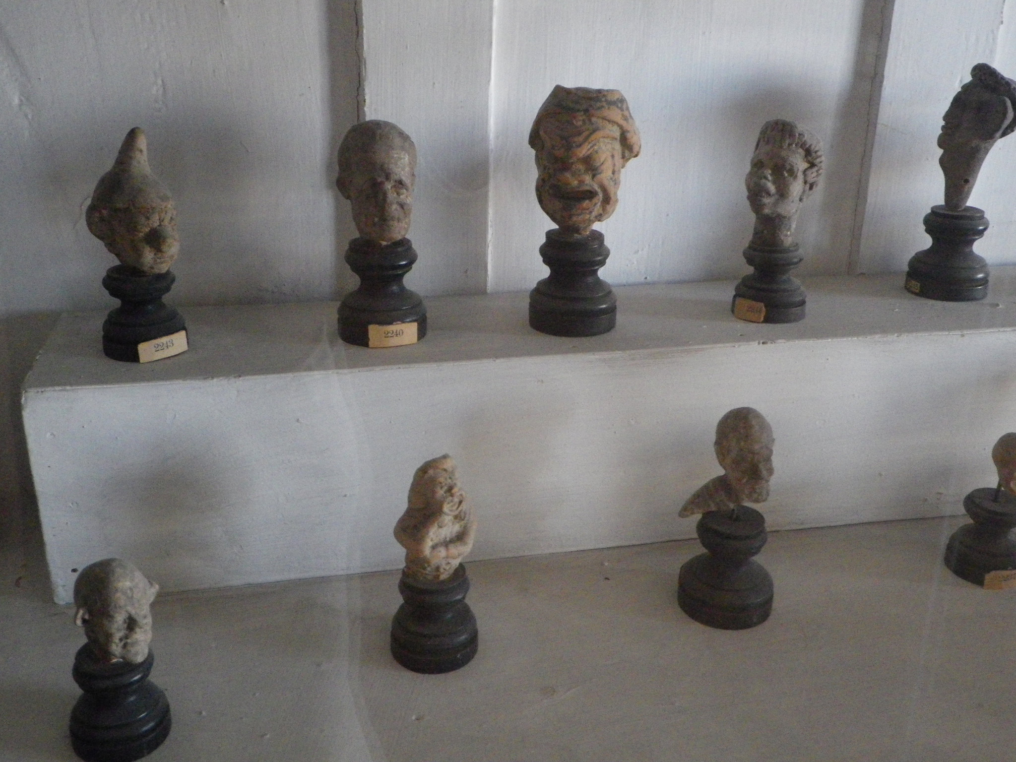 Objets en terre cuite.