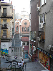 En montant vers la tour de Galata.