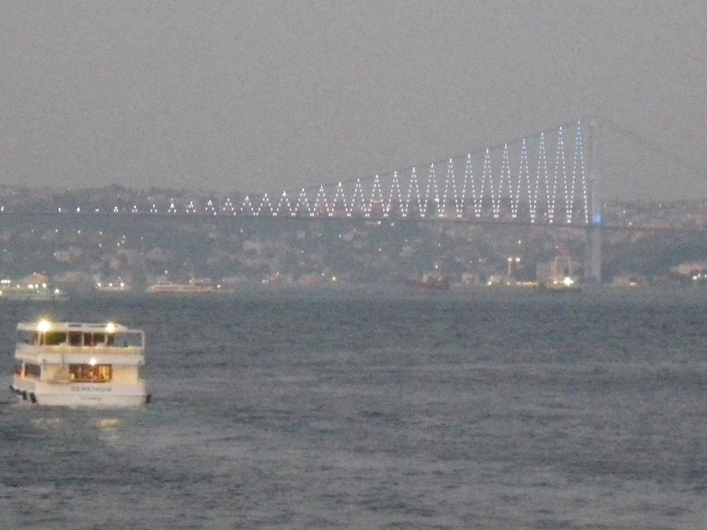 Le pont d'Ortaköy la nuit.