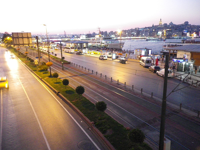 Eminönü de nuit.