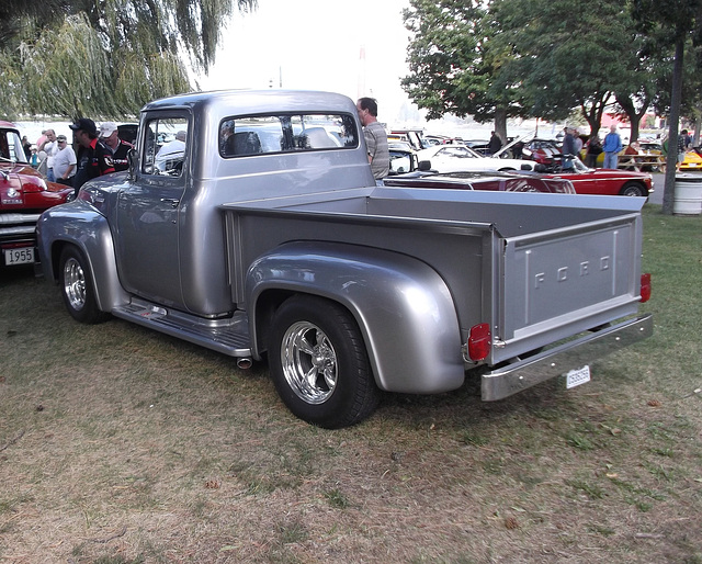 Camion Ford du passé / Ford truck from the past - 9 septembre 2012 / Recadrage