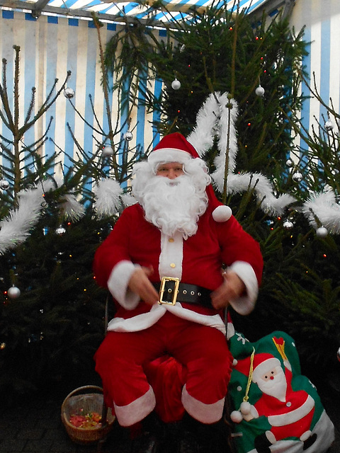 le père Noel est arrivé en Bretagne par la mer,