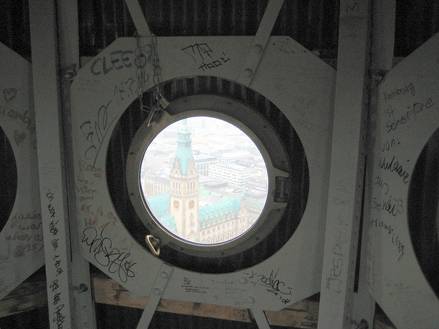 Das Rathaus, Blick aus dem Turm von St. Petri