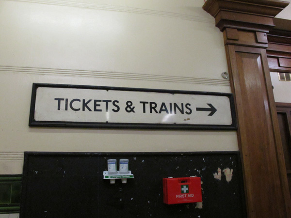 Tickets & trains ->