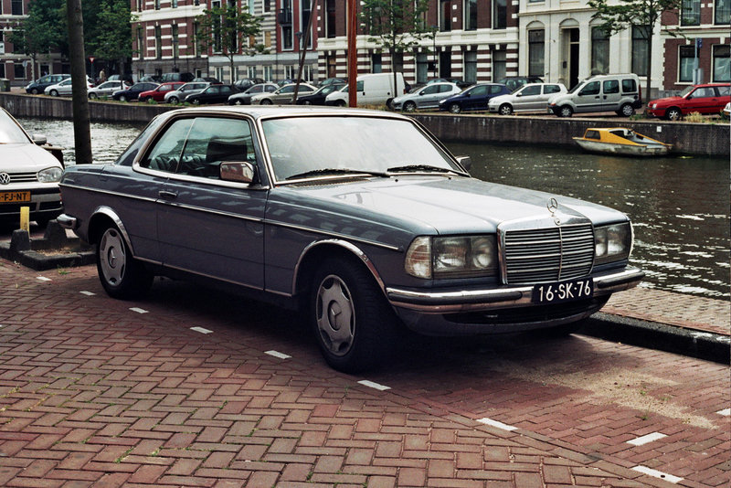 What some people do to their W123: 1977 Mercedes-Benz 230 C
