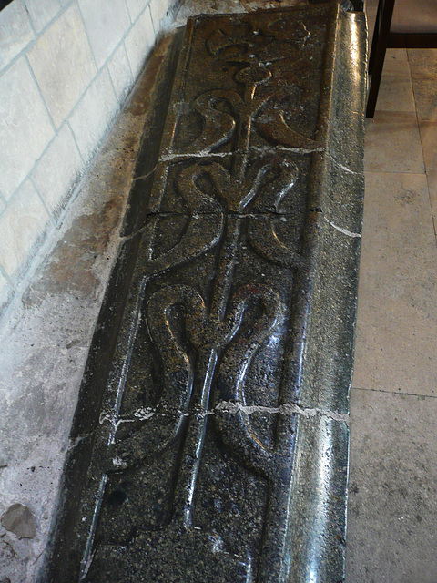 rochester cathedral c13 tomb,cross slab of purbeck marble of mid c13, with cross and streamers or scrolls, s.e.transept , similar to stone one at east shefford