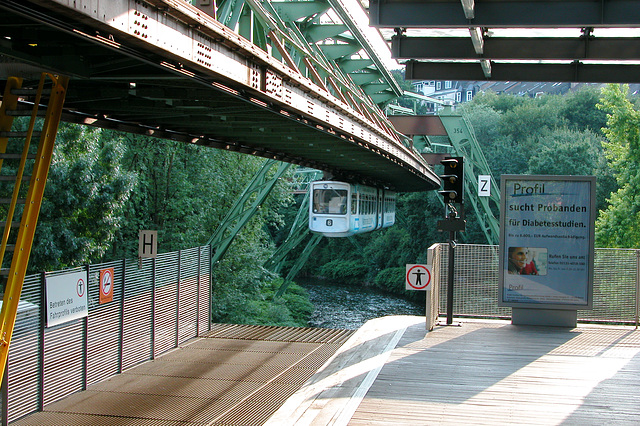 Suspension Line in Wuppertal, Germany | Schwebebahn Wuppertal, Deutschland