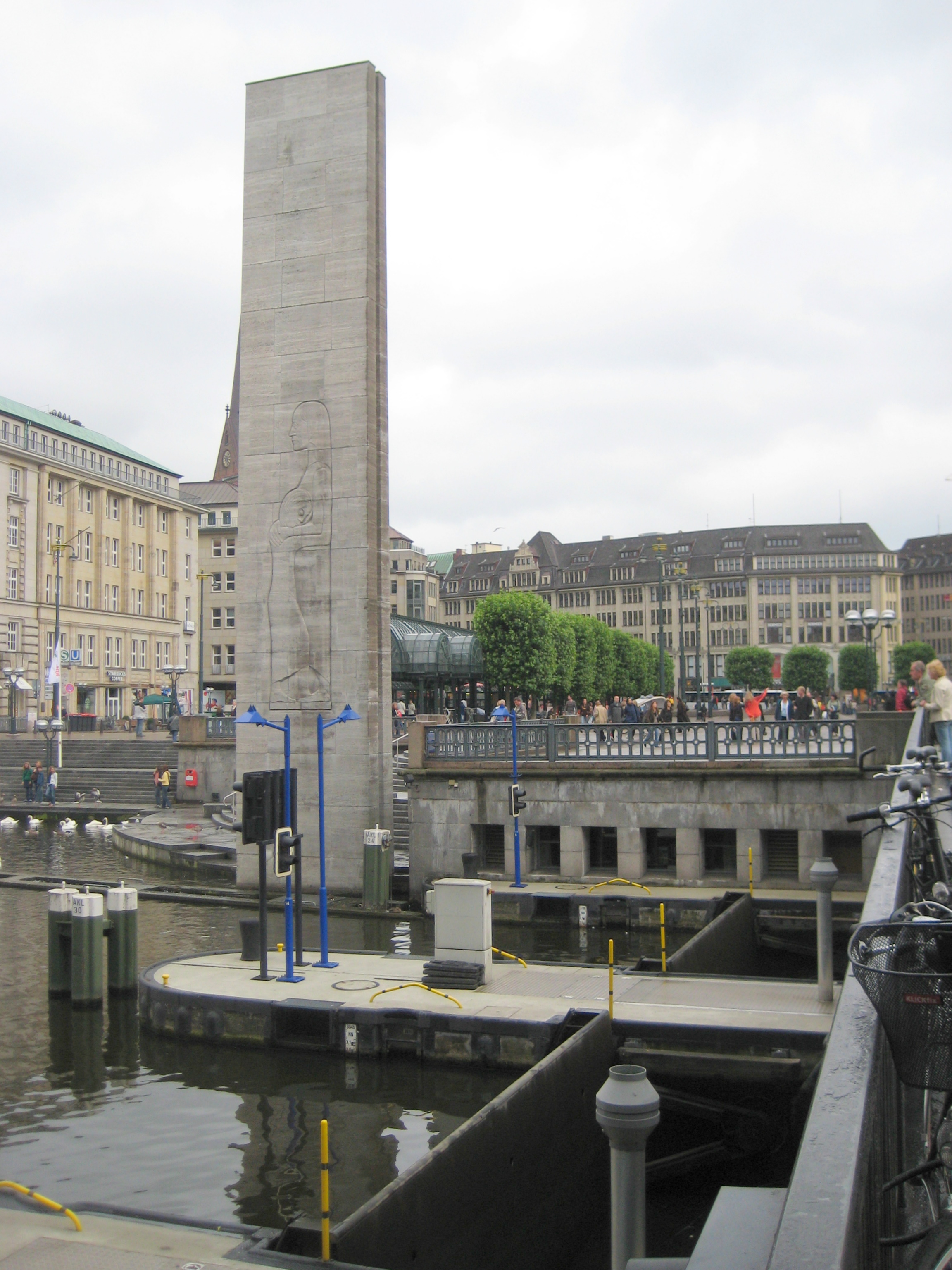 Schleuse zwischen Binnenalster und Kleiner Alster