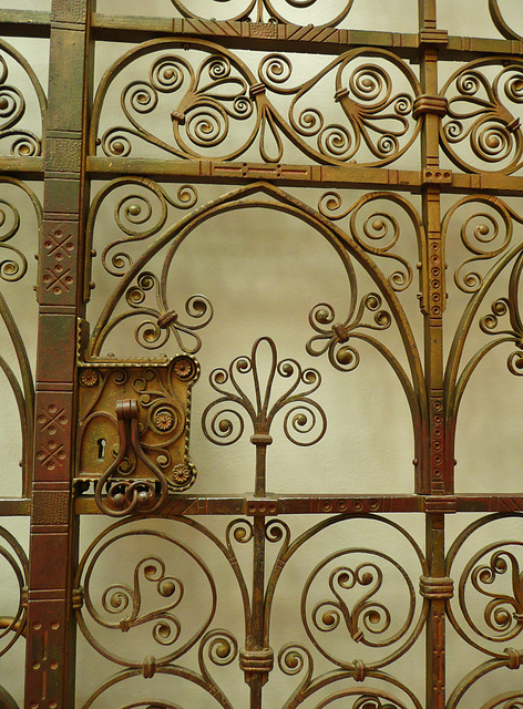 v+a museum, scott screen gates