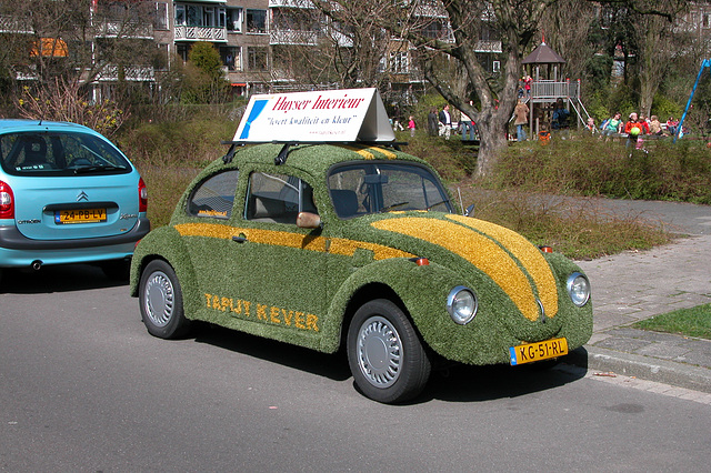 1983 VW Beetle turned into an advertisement for carpets