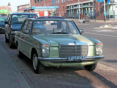 Daily Merc spotting: 1975 Mercedes-Benz 230.4