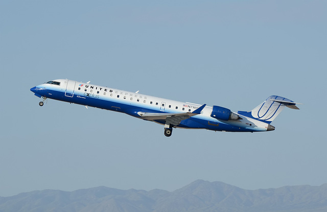 United Airlines Canadair CRJ-600 N718SK