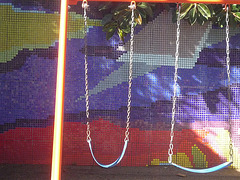 Mosaico y columpios en mi barrio, balançoires dans mon quartier