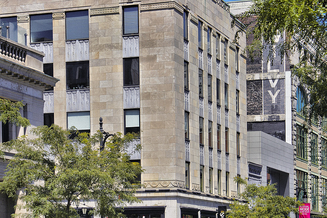 Crescent and Ste-Catherine Streets – Montréal, Québec