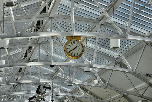 Official Railroad Time – Windsor Station, Montréal, Québec