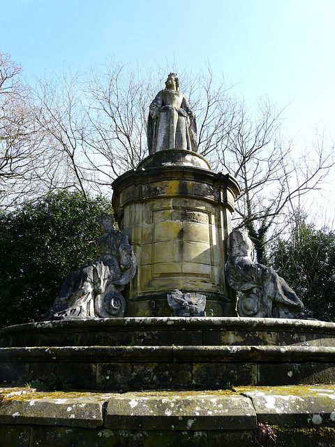 Queen Anne Monument Front