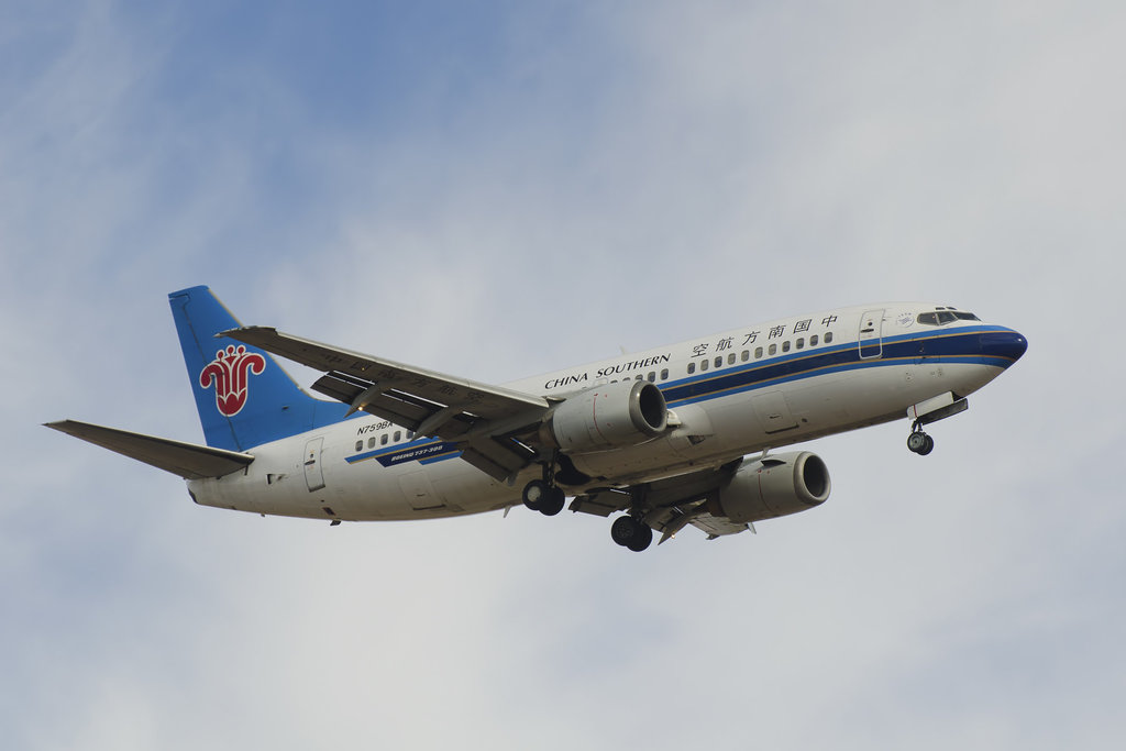 China Southern Airlines Boeing 737 B-2921 (N759BA)
